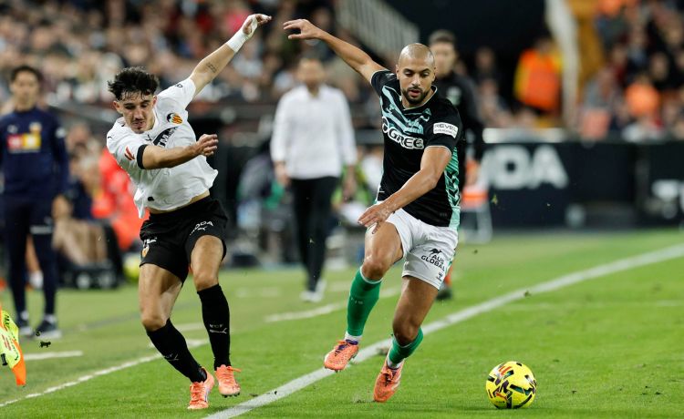 Amrabat y Lo Celso, dos caras distintas de una misma moneda en el Betis Amrabat y Lo Celso, dos caras distintas de una misma moneda en el Betis