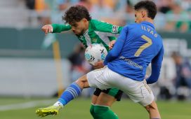 El Betis verticaliza y acelera si el rival yerra al salir El Betis verticaliza y acelera si el rival yerra al salir