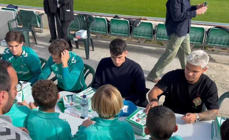 La jornada de convivencia navideña en el Betis La jornada de convivencia navideña en el Betis