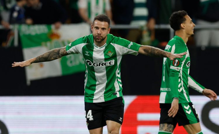 De delantero a todo: el Betis vuela con Ruibal De delantero a todo: el Betis vuela con Ruibal