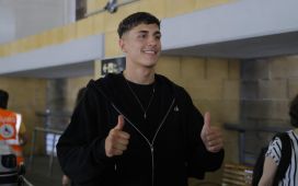 Facundo Bernal ya está en Sevilla: las imágenes de su llegada para fichar por el Betis Facundo Bernal ya está en Sevilla: las imágenes de su llegada para fichar por el Betis