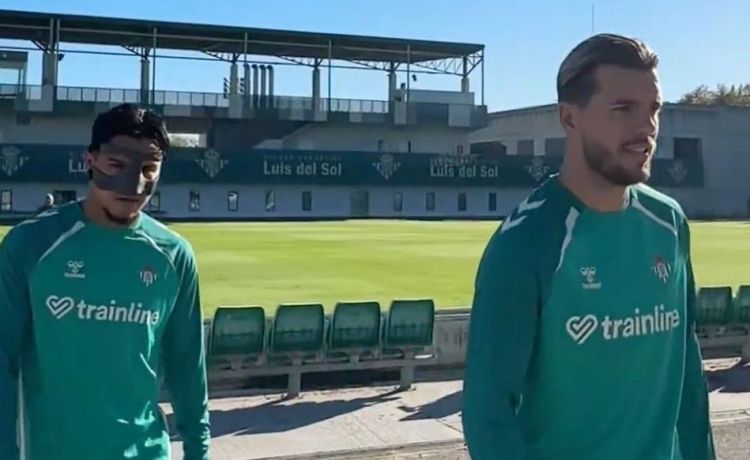Cucho Hernández, que sorprende con una máscara, Lo Celso e Isco aportan las buenas noticias en el entrenamiento del Betis Cucho Hernández, que sorprende con una máscara, Lo Celso e Isco aportan las buenas noticias en el entrenamiento del Betis