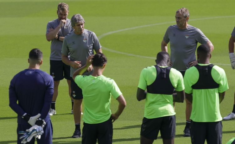 Pellegrini: «Tenemos que responder en estos partidos de local para estar más arriba en la tabla» Pellegrini: «Tenemos que responder en estos partidos de local para estar más arriba en la tabla»