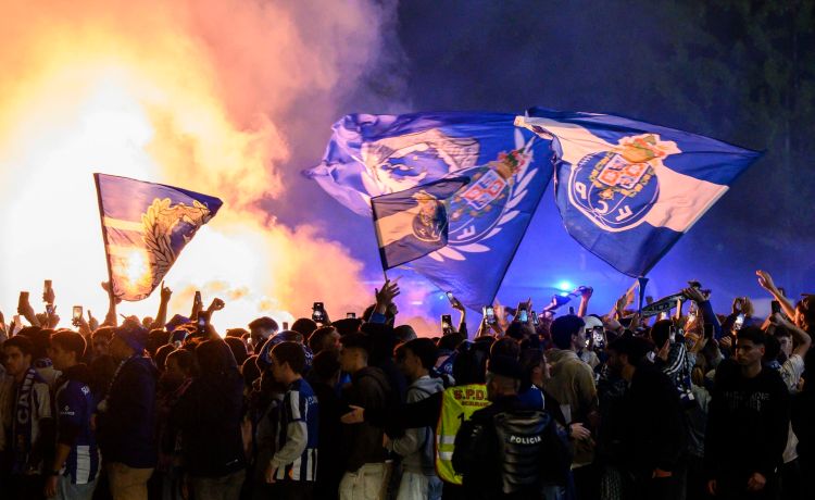 El Betis se prepara para dos invasiones en La Cartuja: Oporto y Feyenoord El Betis se prepara para dos invasiones en La Cartuja: Oporto y Feyenoord
