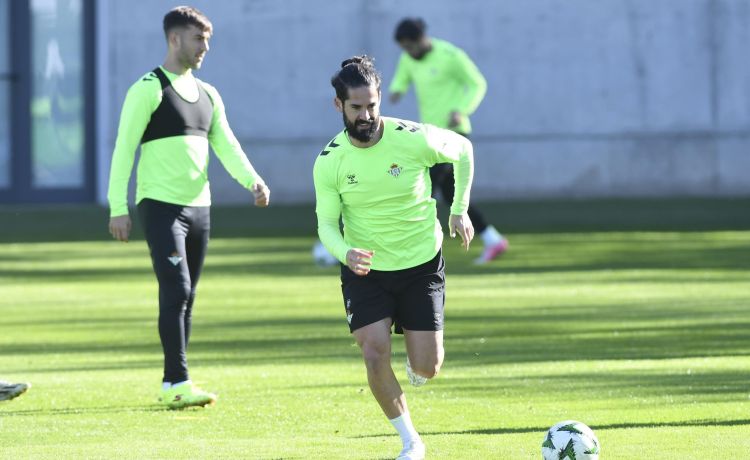 El Betis entrena sin Isco pero con un mensaje motivador en forma de pancarta El Betis entrena sin Isco pero con un mensaje motivador en forma de pancarta