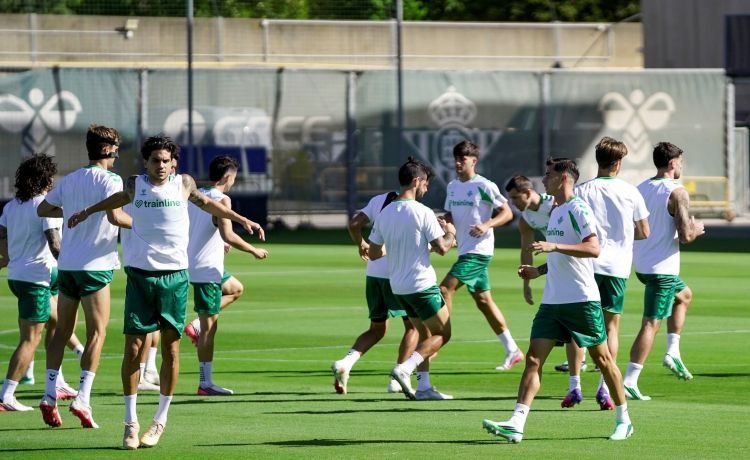 La defensa del Betis, ante un octubre sin respiro La defensa del Betis, ante un octubre sin respiro