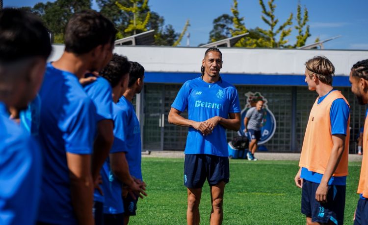 Smalling, solución de urgencia del Oporto antes de medirse al Betis en la Champions Smalling, solución de urgencia del Oporto antes de medirse al Betis en la Champions