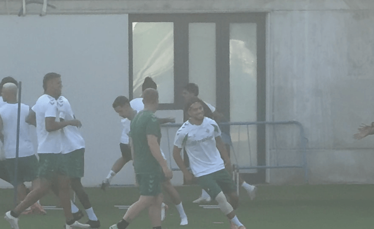 Buenas noticias con la estrella del Betis en el entrenamiento Buenas noticias con la estrella del Betis en el entrenamiento