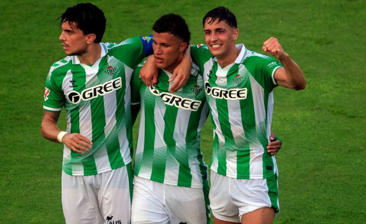 El Betis ilusiona ante un Arsenal superado El Betis ilusiona ante un Arsenal superado