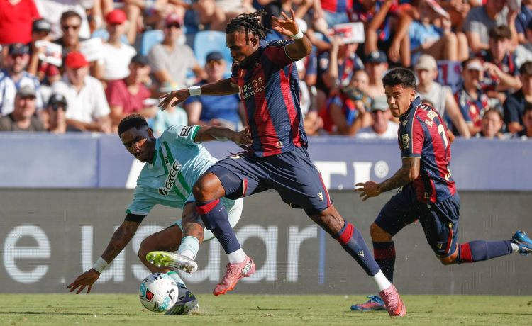 La visión de Junior sobre el gol anulado al Betis y la explicación del CTA La visión de Junior sobre el gol anulado al Betis y la explicación del CTA