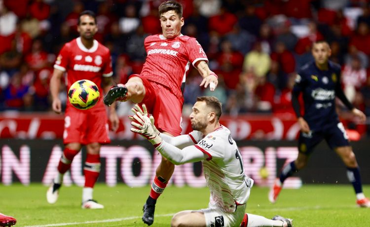 Pau López, en Sevilla para firmar por el Betis Pau López, en Sevilla para firmar por el Betis