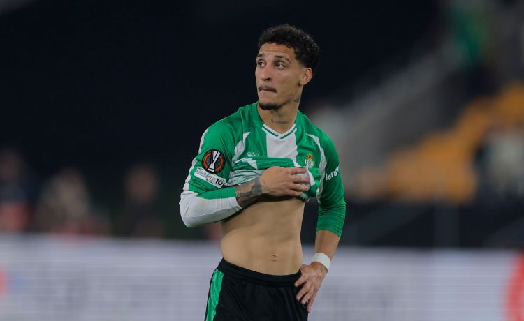 Una colisión de dos, Bartra y Llorente, que echó del campo a once Una colisión de dos, Bartra y Llorente, que echó del campo a once