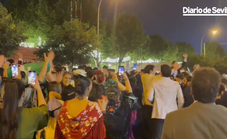 Así se desataba la locura en la feria con el pase del Betis a la final Así se desataba la locura en la feria con el pase del Betis a la final