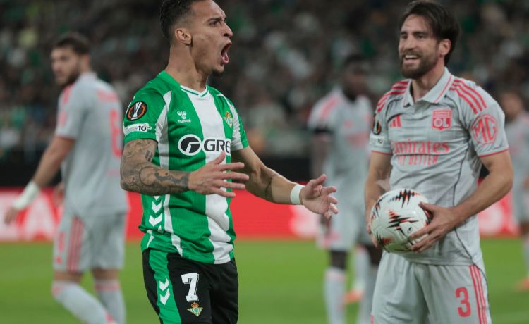 Así jugaron los futbolistas del Betis ante el Lyon Así jugaron los futbolistas del Betis ante el Lyon