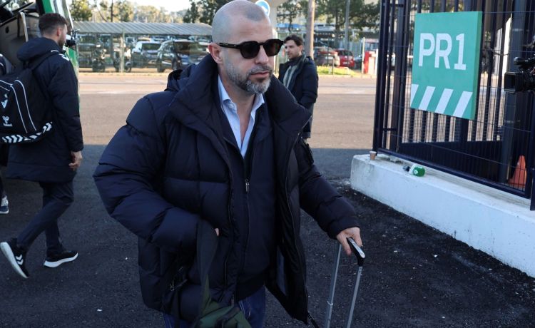 Fajardo descarta la opción del Valencia y seguirá en el Betis Fajardo descarta la opción del Valencia y seguirá en el Betis