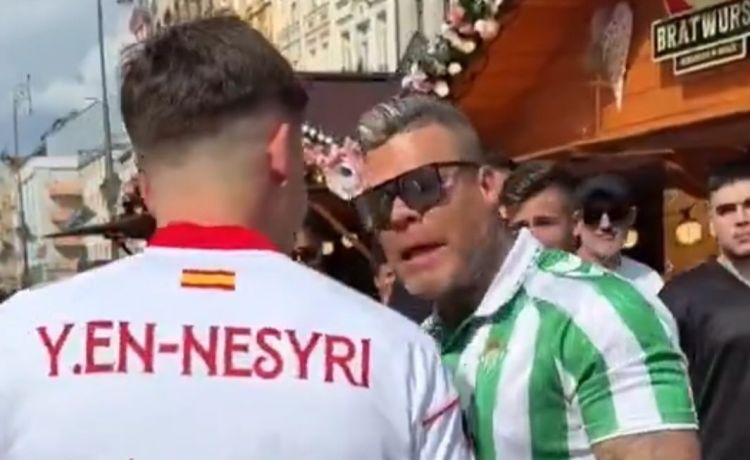 El reto viral de un creador de contenido inglés: pasear por Breslavia el día de la final con una camiseta del Sevilla El reto viral de un creador de contenido inglés: pasear por Breslavia el día de la final con una camiseta del Sevilla