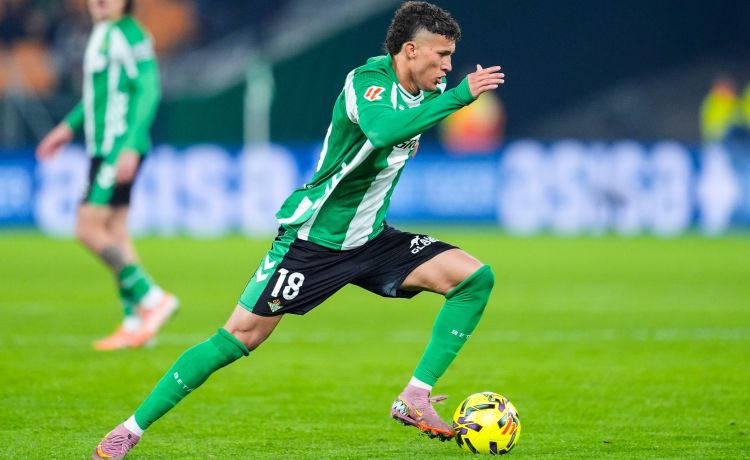 El Betis buscará salida a Nelson Deossa este verano y espera recuperar la inversión; tres equipos tras sus pasos El Betis buscará salida a Nelson Deossa este verano y espera recuperar la inversión; tres equipos tras sus pasos