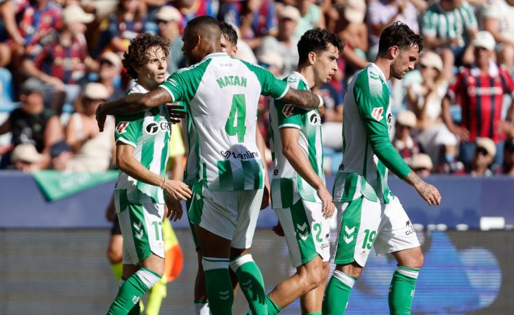 Así jugaron los jugadores del Betis contra el Levante Así jugaron los jugadores del Betis contra el Levante