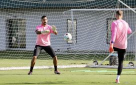 La portería del Betis: Valles responde y Pau López aguarda La portería del Betis: Valles responde y Pau López aguarda