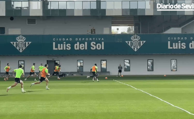 Los dos onces con los que ha ensayado Pellegrini para el Barcelona – Betis y la duda de Marc Roca Los dos onces con los que ha ensayado Pellegrini para el Barcelona – Betis y la duda de Marc Roca