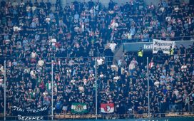 La Policía Nacional carga en La Cartuja a los aficionados del Feyenoord La Policía Nacional carga en La Cartuja a los aficionados del Feyenoord