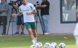 El aclamado Parrott vuelve con el Betis junto a Morante y Abde El aclamado Parrott vuelve con el Betis junto a Morante y Abde