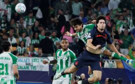 Bartra y Natan, el muro que protege al Betis en Europa Bartra y Natan, el muro que protege al Betis en Europa