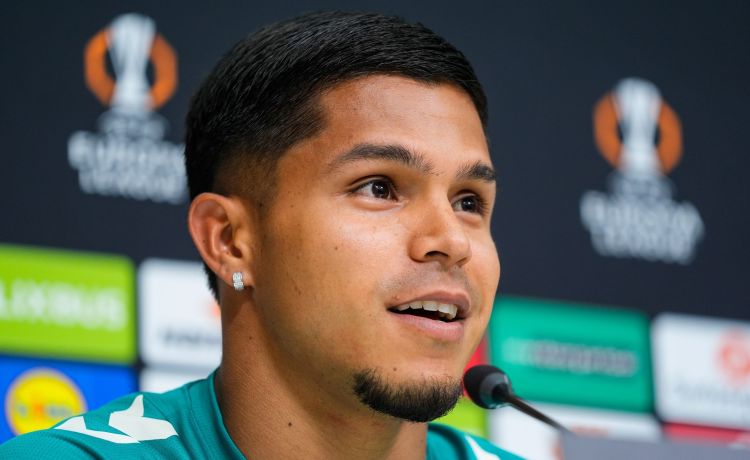 Cucho Hernández y su historia: «Mi infancia fue un poco complicada en el tema de la violencia y de las drogas, porque crecí rodeado de esto» Cucho Hernández y su historia: «Mi infancia fue un poco complicada en el tema de la violencia y de las drogas, porque crecí rodeado de esto»