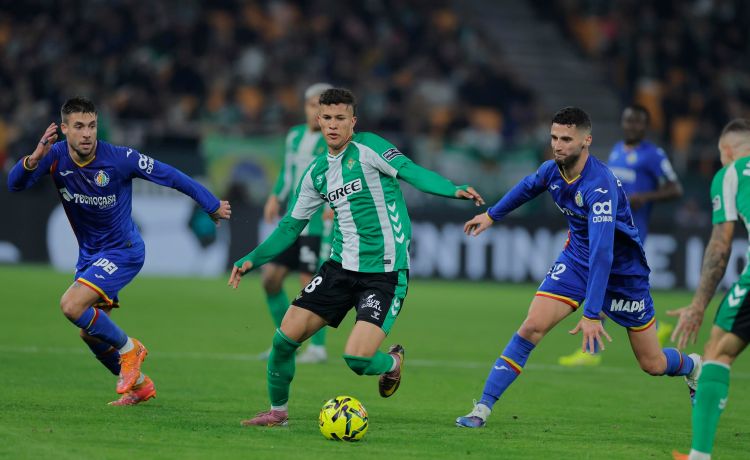 El Betis saca el manual de las transiciones: devora espacios y se da un festín El Betis saca el manual de las transiciones: devora espacios y se da un festín