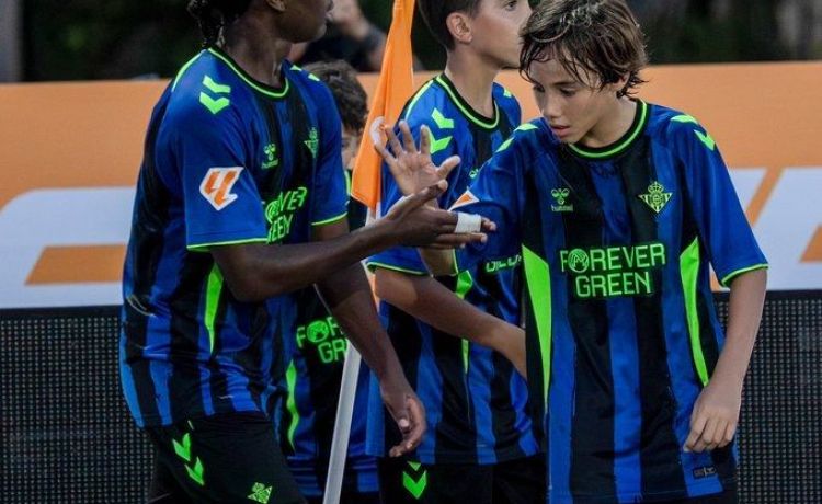 El precioso gesto de los alevines del Betis tras ganar al Madrid que se ha hecho viral: “Vamos a ganarlo por ellos” El precioso gesto de los alevines del Betis tras ganar al Madrid que se ha hecho viral: “Vamos a ganarlo por ellos”