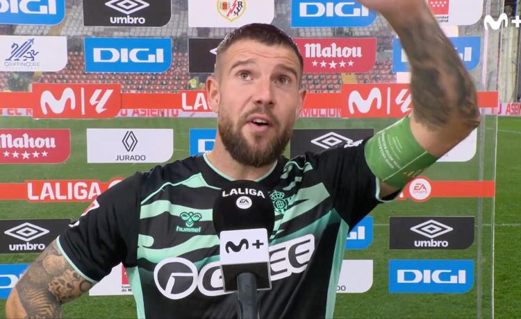 Gritos homófobos a Aitor Ruibal en Vallecas y él responde: «¡Ale homófobo!» Gritos homófobos a Aitor Ruibal en Vallecas y él responde: «¡Ale homófobo!»