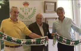 Pellegrini y Cousillas, homenajeados por los béticos veteranos Pellegrini y Cousillas, homenajeados por los béticos veteranos