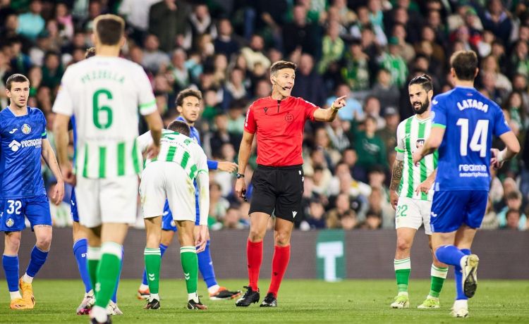 El CTA contesta a las acusaciones del Getafe al árbitro tras el partido ante el Betis El CTA contesta a las acusaciones del Getafe al árbitro tras el partido ante el Betis