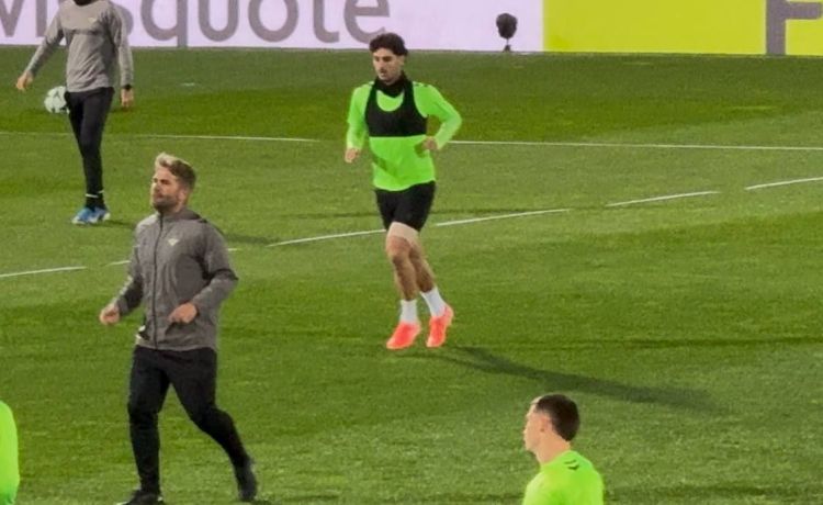 Johnny Cardoso y su vendaje siembran la duda en el Betis Johnny Cardoso y su vendaje siembran la duda en el Betis