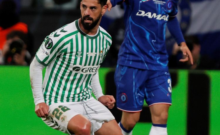 Isco promete a los béticos «cosas buenas» tras la derrota en la Conference Isco promete a los béticos «cosas buenas» tras la derrota en la Conference