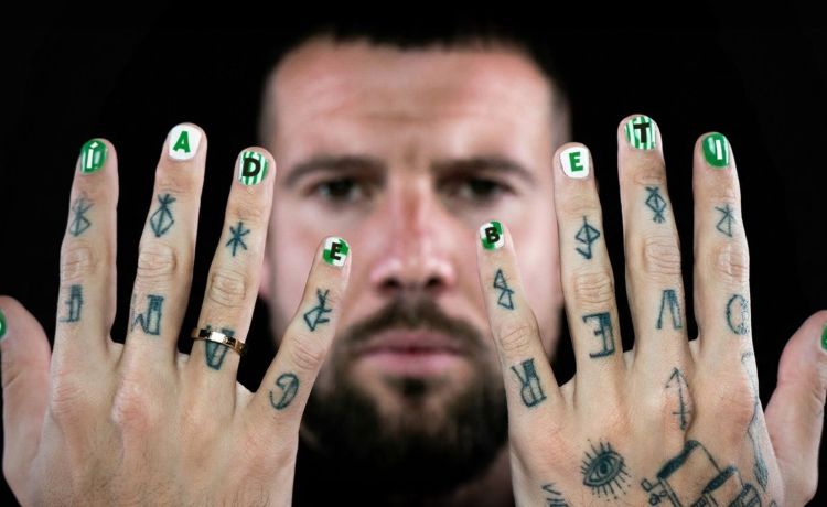 El gesto del Betis tras los insultos homófobos a Aitor Ruibal que levanta aplausos en redes sociales El gesto del Betis tras los insultos homófobos a Aitor Ruibal que levanta aplausos en redes sociales