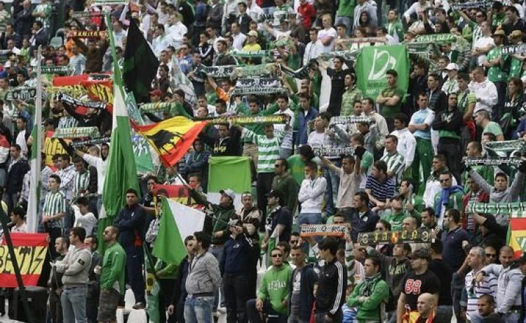 La afición del Murcia no olvida lo que hizo el Betis en 2018 y anticipa un recibimiento con honores La afición del Murcia no olvida lo que hizo el Betis en 2018 y anticipa un recibimiento con honores