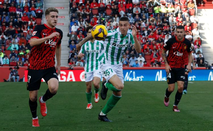 Renovación y cesión inminente de Sergio Arribas en el Betis; tres equipos pujaron y uno ganó Renovación y cesión inminente de Sergio Arribas en el Betis; tres equipos pujaron y uno ganó