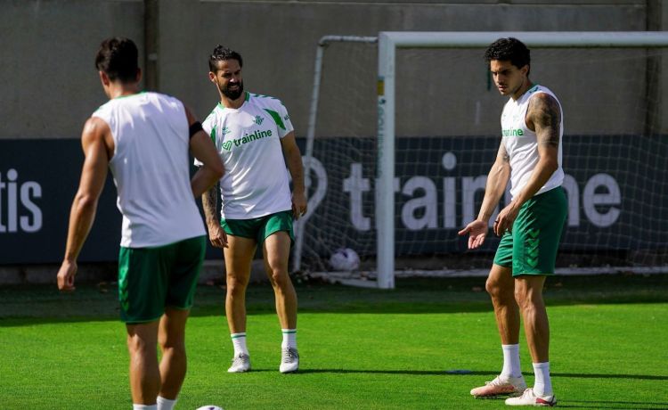 Alineación probable del Betis ante la Real Sociedad: once reconocible por las bajas Alineación probable del Betis ante la Real Sociedad: once reconocible por las bajas