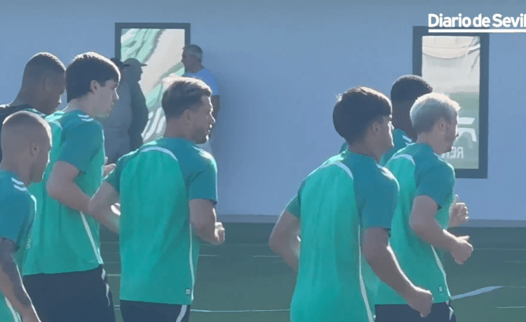 Así ha sido el primer entrenamiento del Betis en Sevilla: Gonzalo Petit, la novedad Así ha sido el primer entrenamiento del Betis en Sevilla: Gonzalo Petit, la novedad