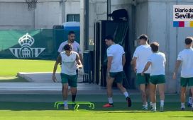 Buen ambiente y sonrisas en un entrenamiento del Betis previo al choque ante el Deportivo con dos bajas Buen ambiente y sonrisas en un entrenamiento del Betis previo al choque ante el Deportivo con dos bajas