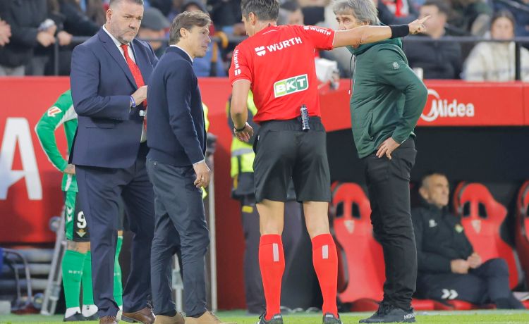 Almeyda apunta al Betis: «Si ganas tienes que ser humilde e irte; no provoquen» Almeyda apunta al Betis: «Si ganas tienes que ser humilde e irte; no provoquen»