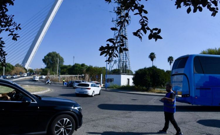 Las nuevas medidas alivian levemente los accesos a La Cartuja a la espera de mayores desafíos Las nuevas medidas alivian levemente los accesos a La Cartuja a la espera de mayores desafíos