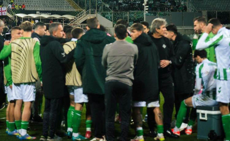 Pellegrini: «Teníamos la responsabilidad de darle esta alegría a los béticos» Pellegrini: «Teníamos la responsabilidad de darle esta alegría a los béticos»
