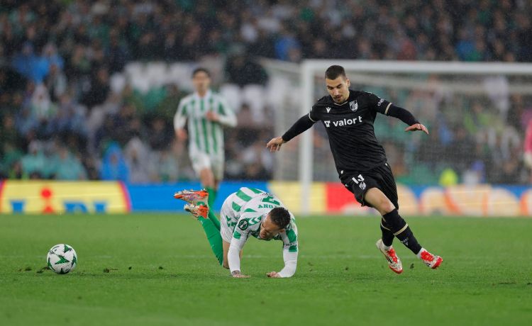 Manuel Pellegrini no resuelve el juego del Betis sin la pelota Manuel Pellegrini no resuelve el juego del Betis sin la pelota