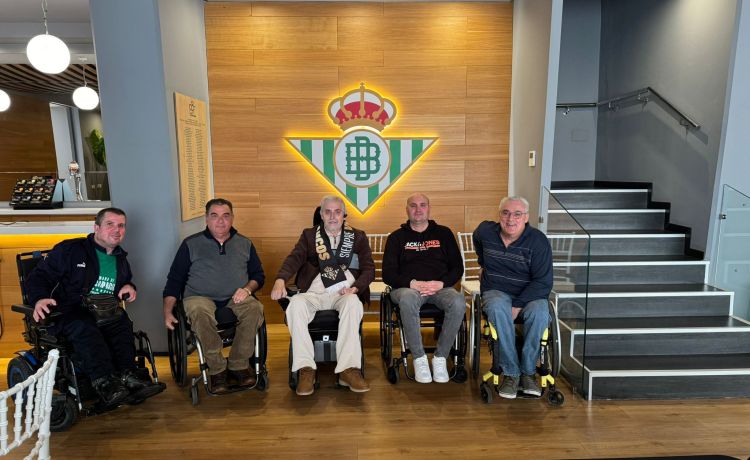 Numerosos aficionados béticos con movilidad reducida denuncian problemas de acceso en el Estadio de la Cartuja Numerosos aficionados béticos con movilidad reducida denuncian problemas de acceso en el Estadio de la Cartuja
