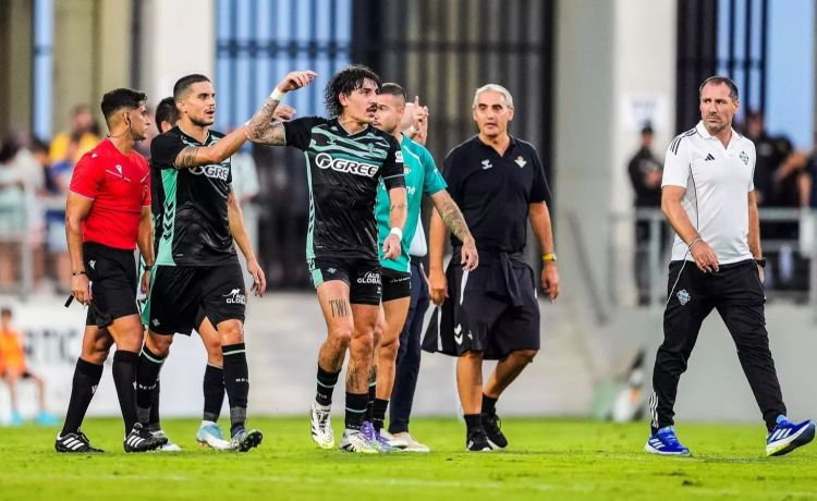 Bellerín, un posible “fichaje” inesperado para el Betis Bellerín, un posible “fichaje” inesperado para el Betis