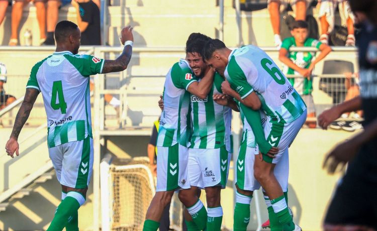 El Betis se da un homenaje a costa del Lyon El Betis se da un homenaje a costa del Lyon