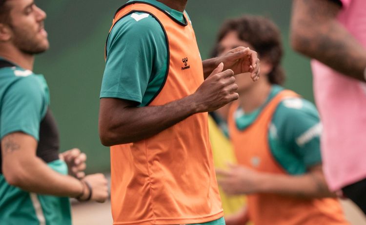 Las dos ofertas que no han trascendido por Bakambu y una dificultad para el Betis Las dos ofertas que no han trascendido por Bakambu y una dificultad para el Betis