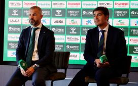 El Betis pone el foco en el delantero y el lateral izquierdo El Betis pone el foco en el delantero y el lateral izquierdo